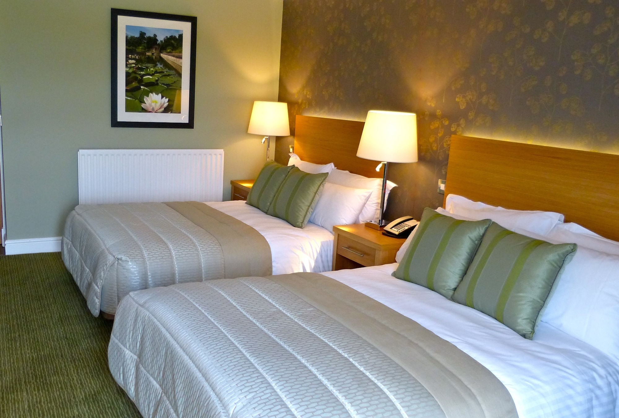 GUEST ROOM, 2 DOUBLE BEDS, ESTATE VIEW