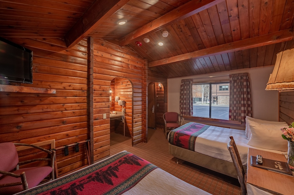 Antler Inn 35/47