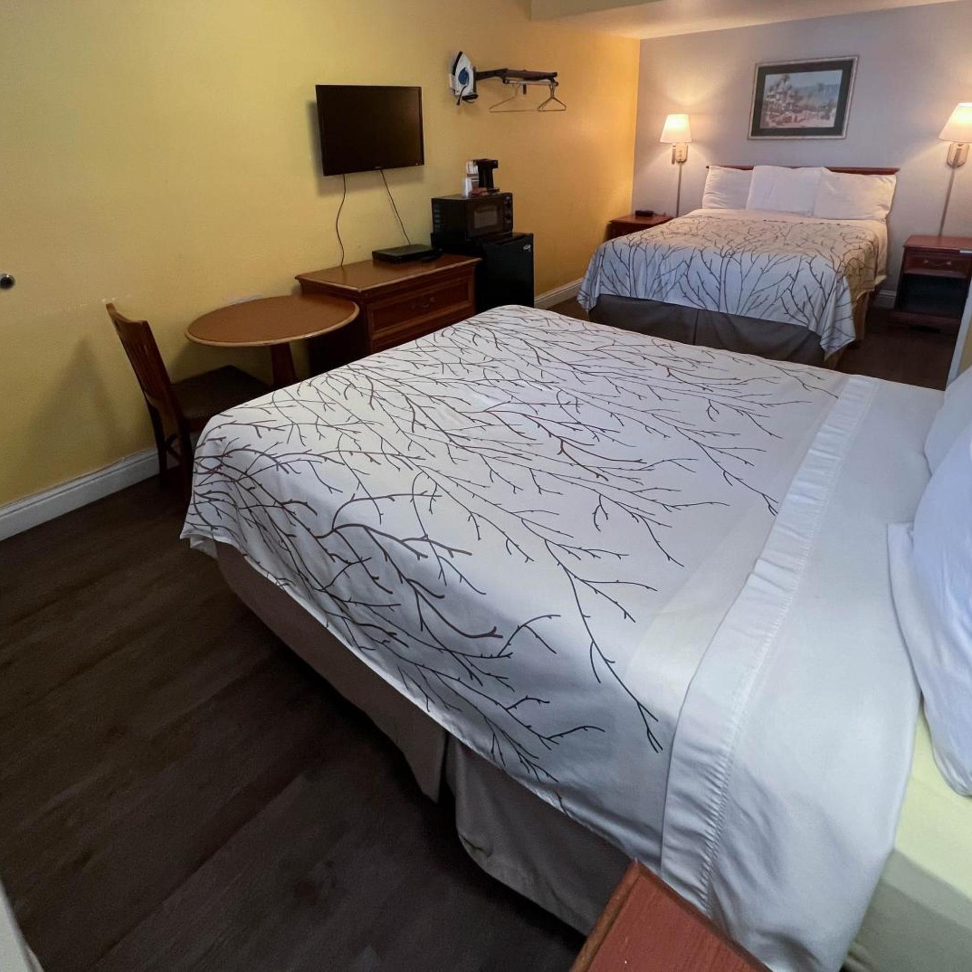 ROOM, QUADRUPLE
