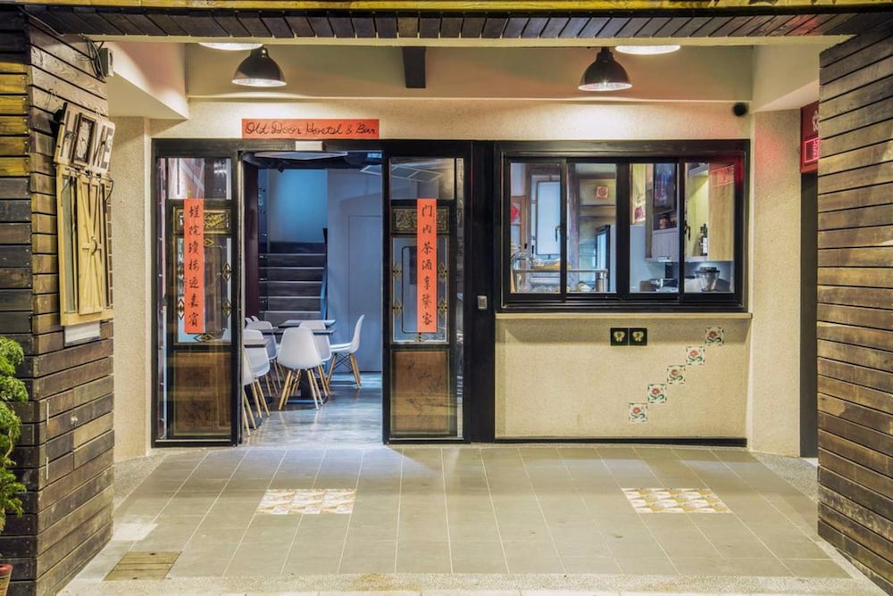 Old Door Hostel & Bar 37/57