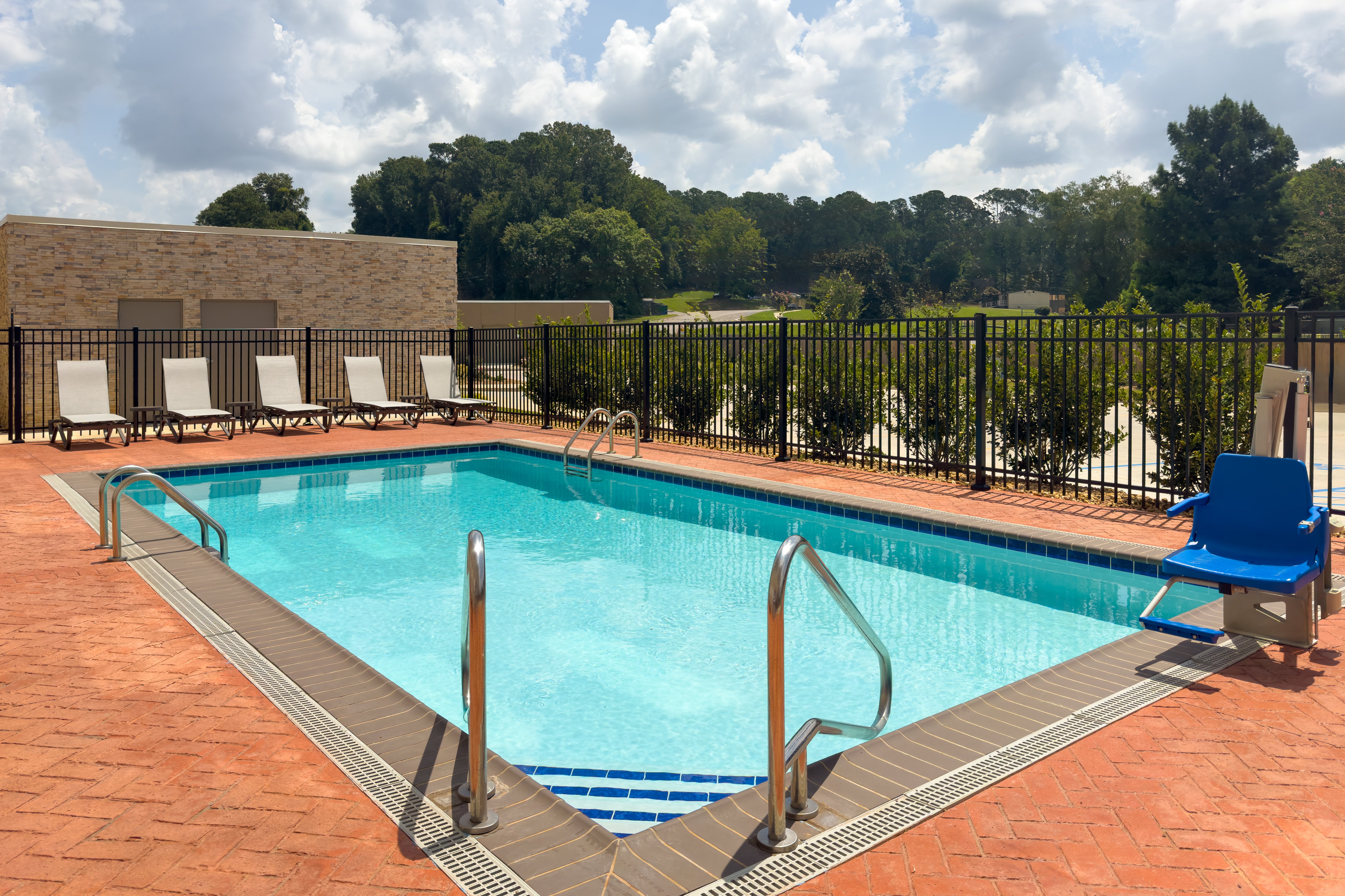 Holiday Inn Express & Suites Meridian I-20, an IHG Hotel 25/35