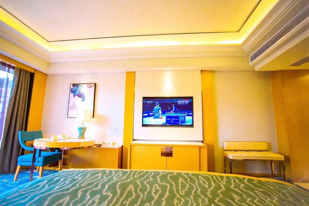 Days Hotel and Suites by Wyndham Ivy Zunyi 11/16