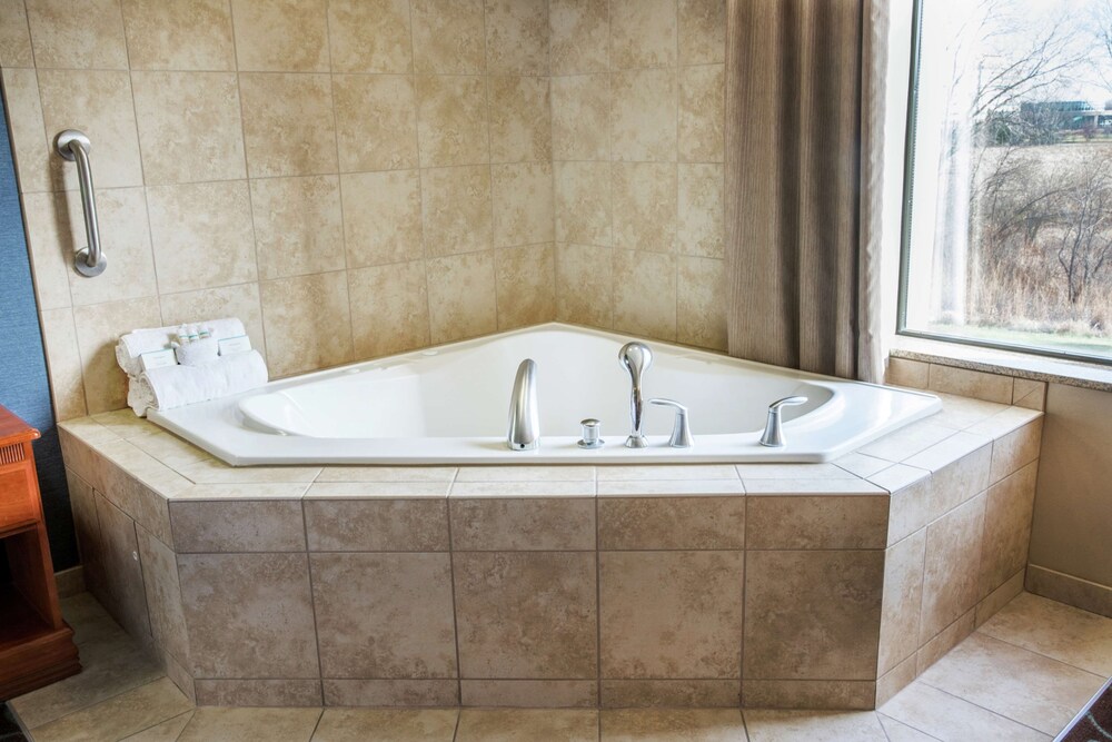 Hampton Inn & Suites Chicago Deer Park 16/44