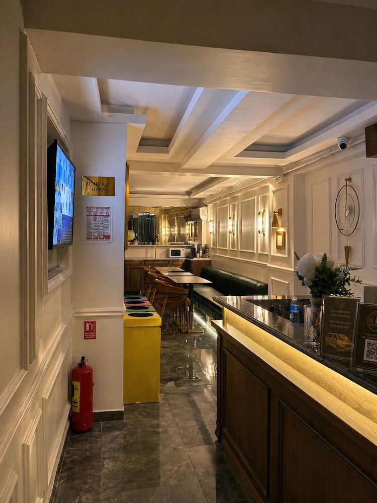 The Peraport Hotel 6/48