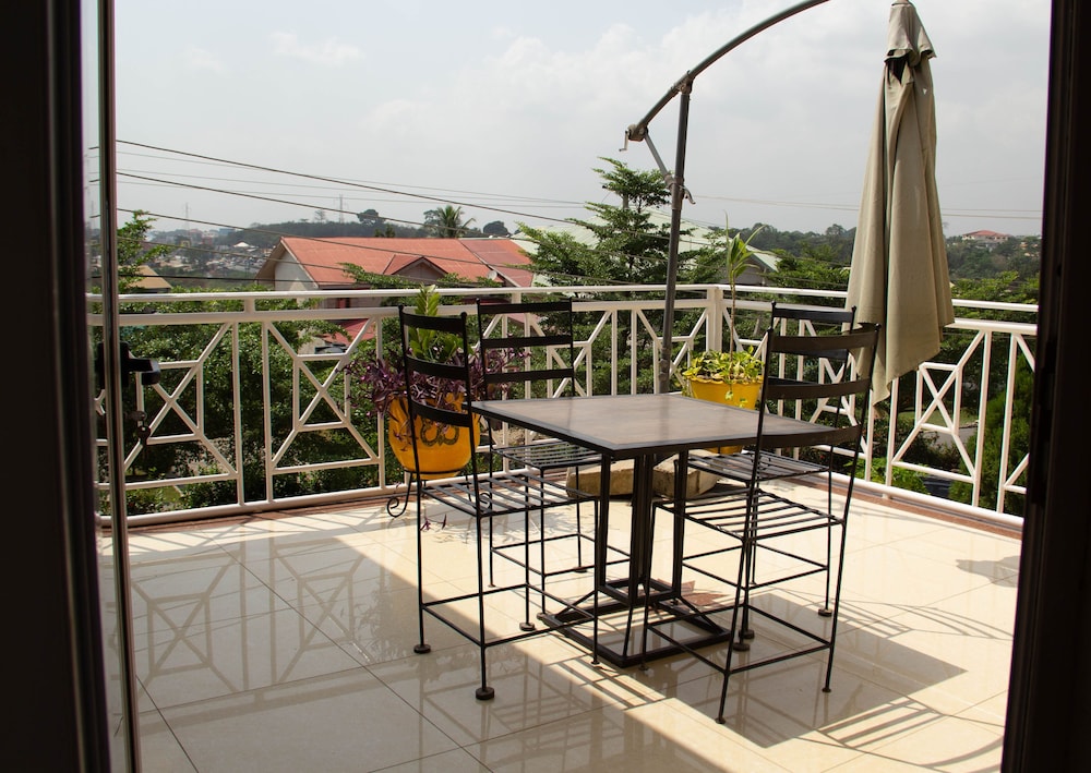 Asantewaa Premier Guesthouse 37/49