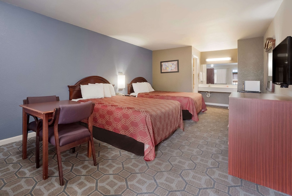 Econo Lodge Thomaston 22/35