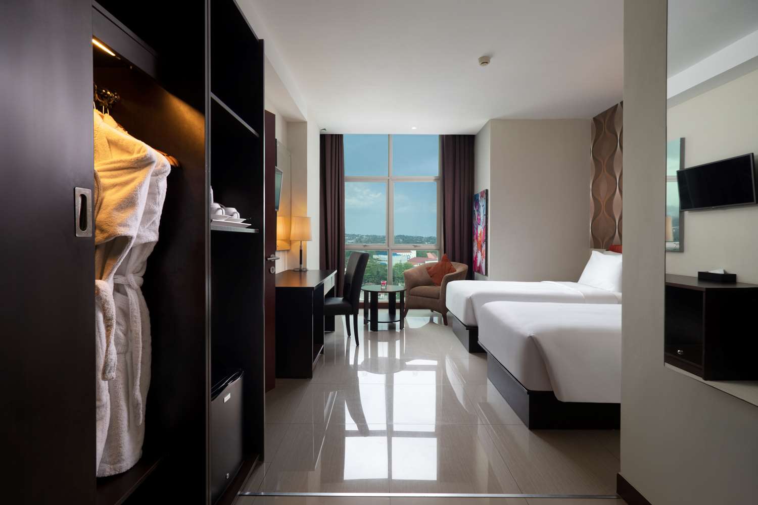 Presidential, Suite, King and Twin Beds, Bathtub