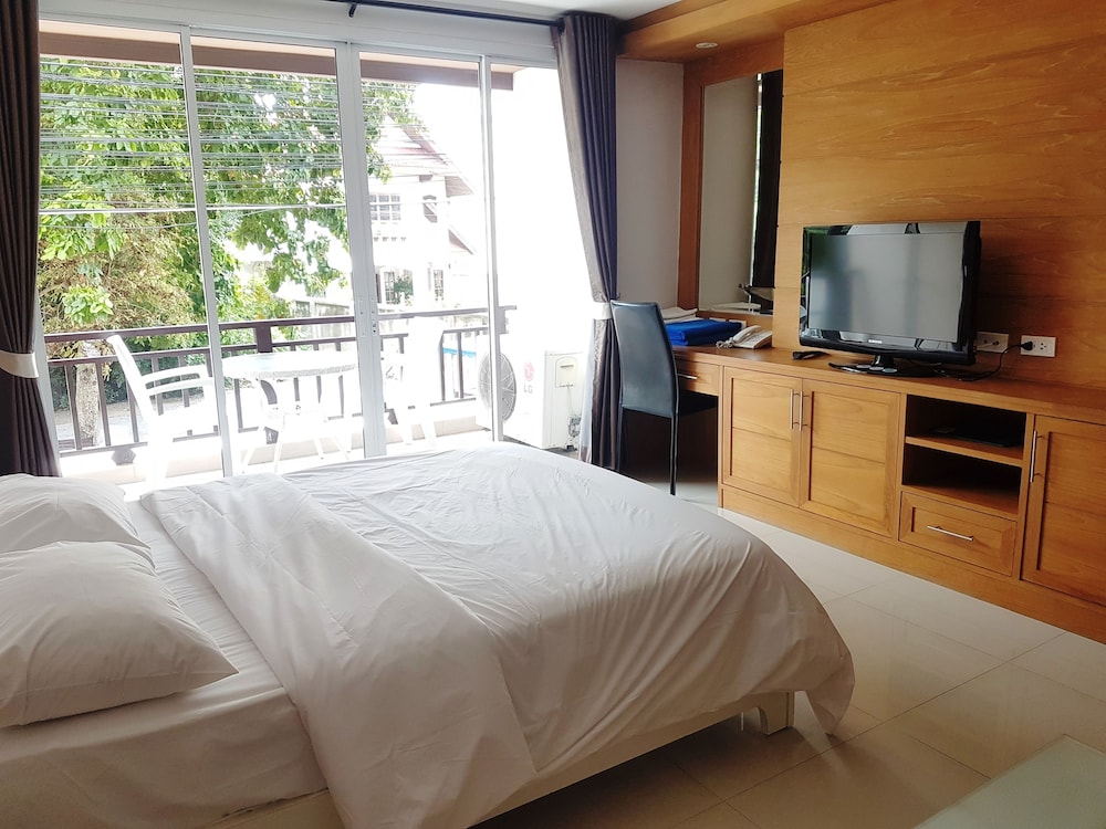 DELUXE, STUDIO
