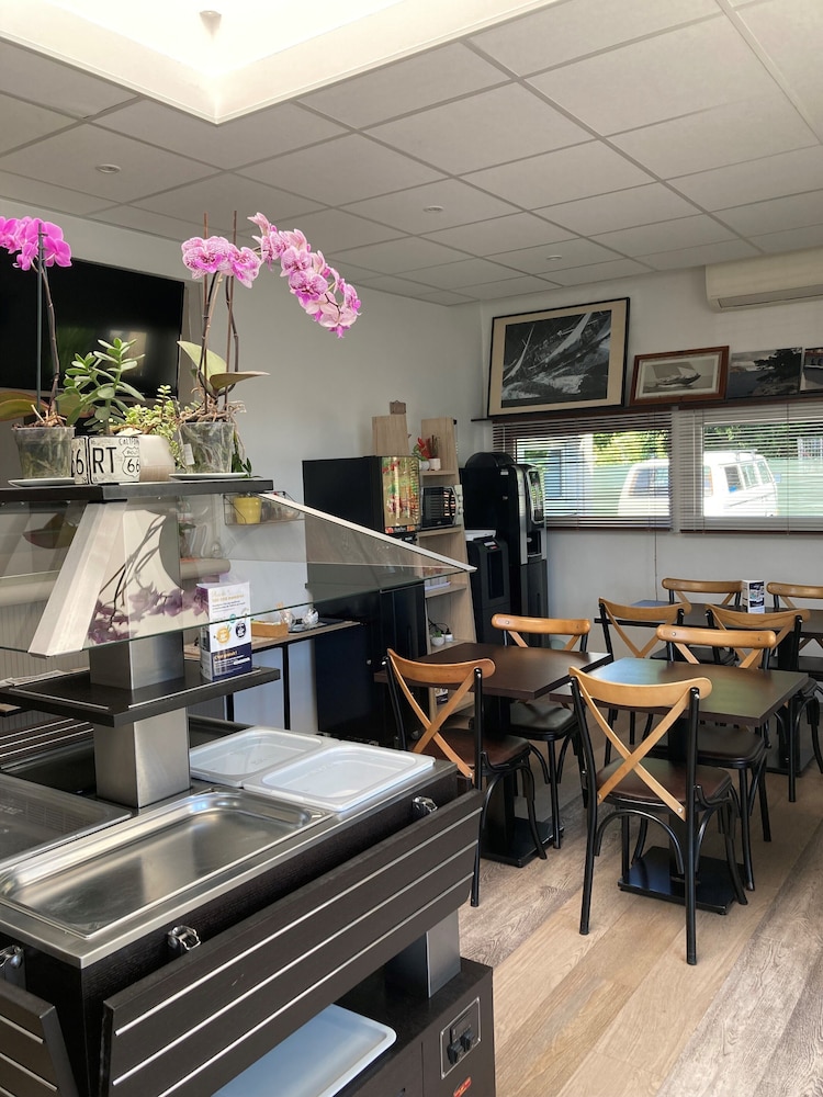 Good Hotel Marseille Aubagne 44/54