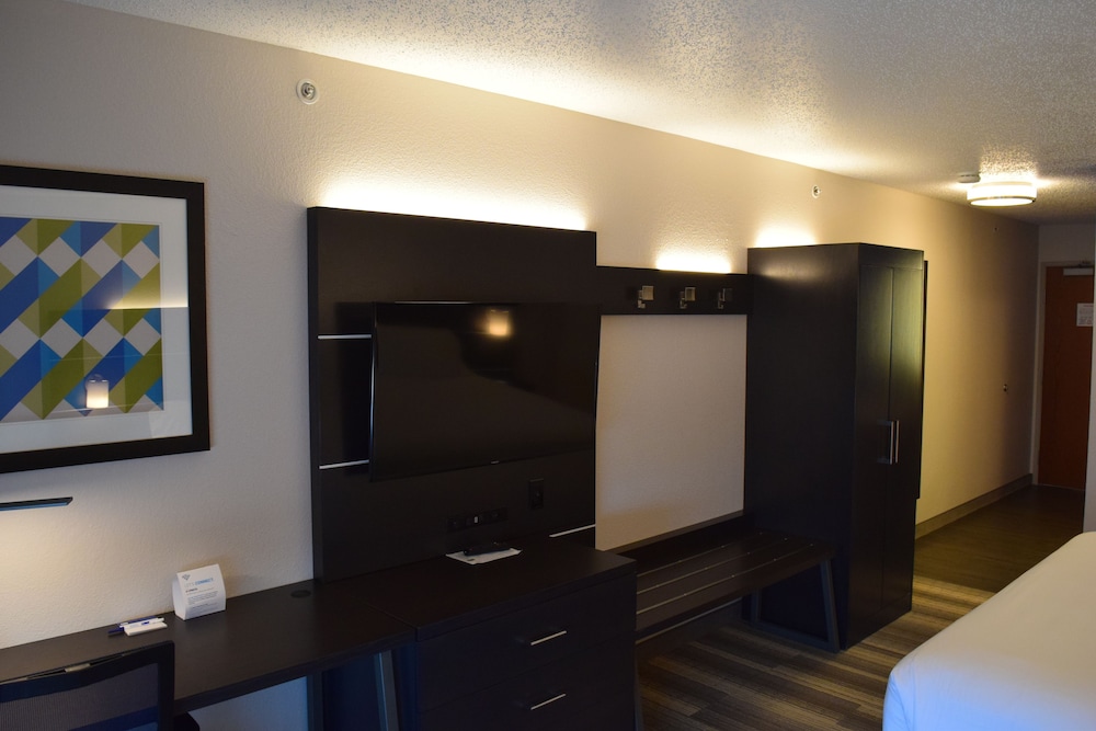 Holiday Inn Express Hotel Suites Sparta 37/49