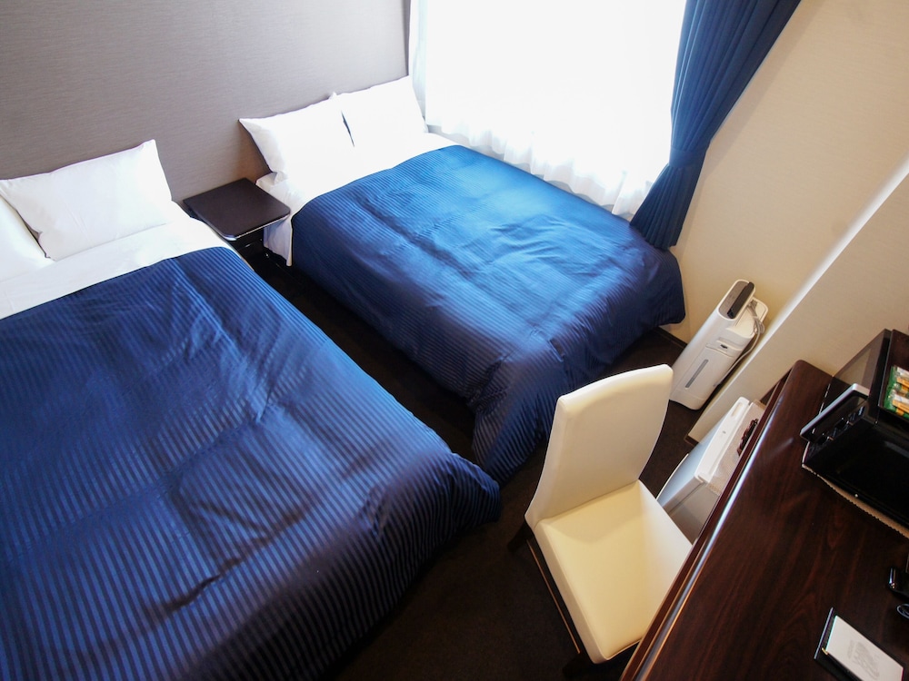 ROOM, TWIN BEDS