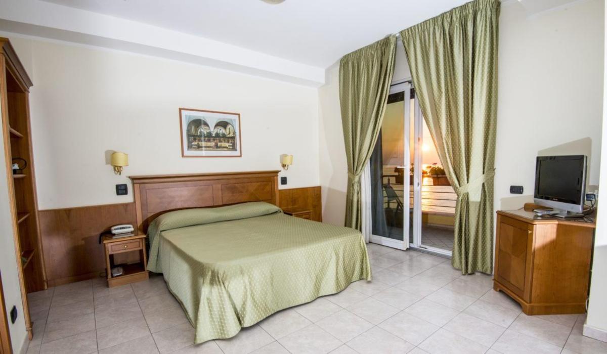 Suite, Sea View