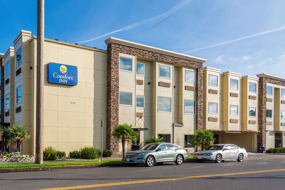 Comfort Inn Portland near I-84 and I-205 18/28