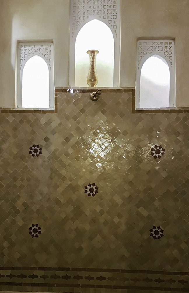 Riad Gallery 49 36/50