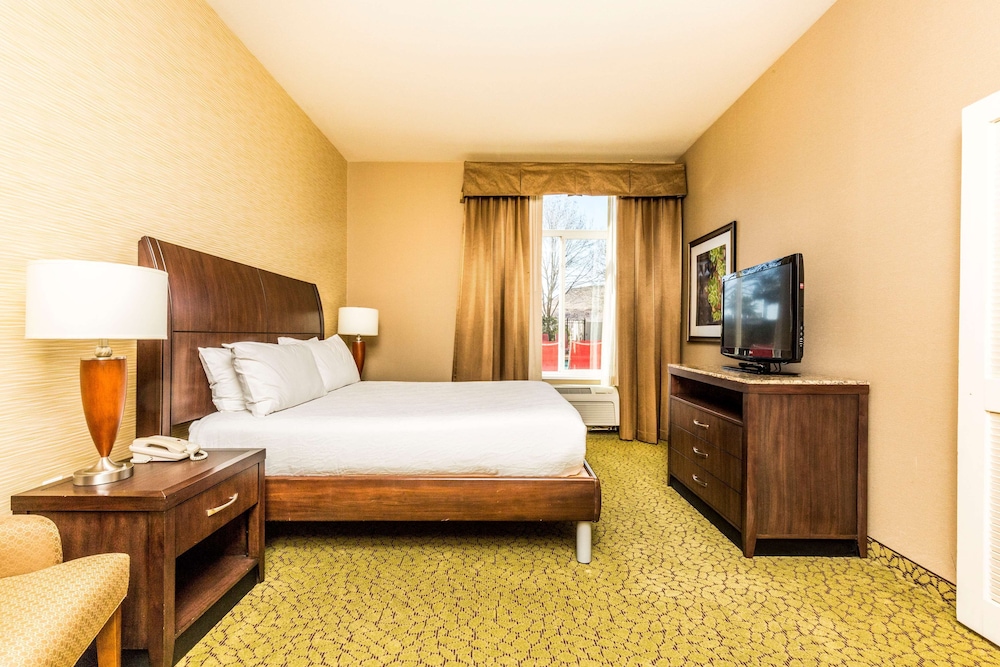 Suite, King Bed, Jetted Tub