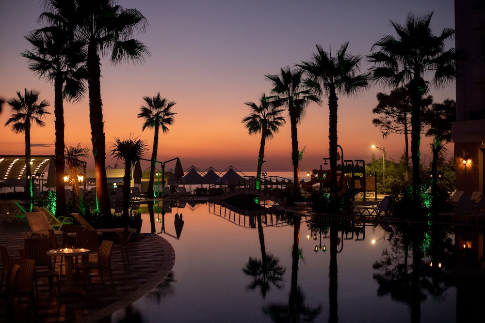 Grand Blue Fafa Resort 46/50