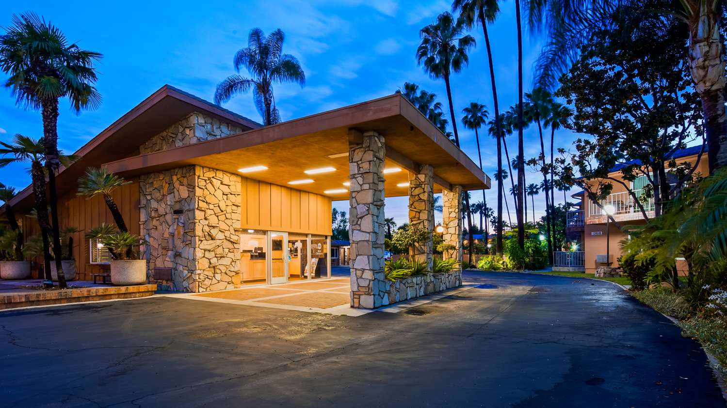Best Western Pine Tree Motel 2/35