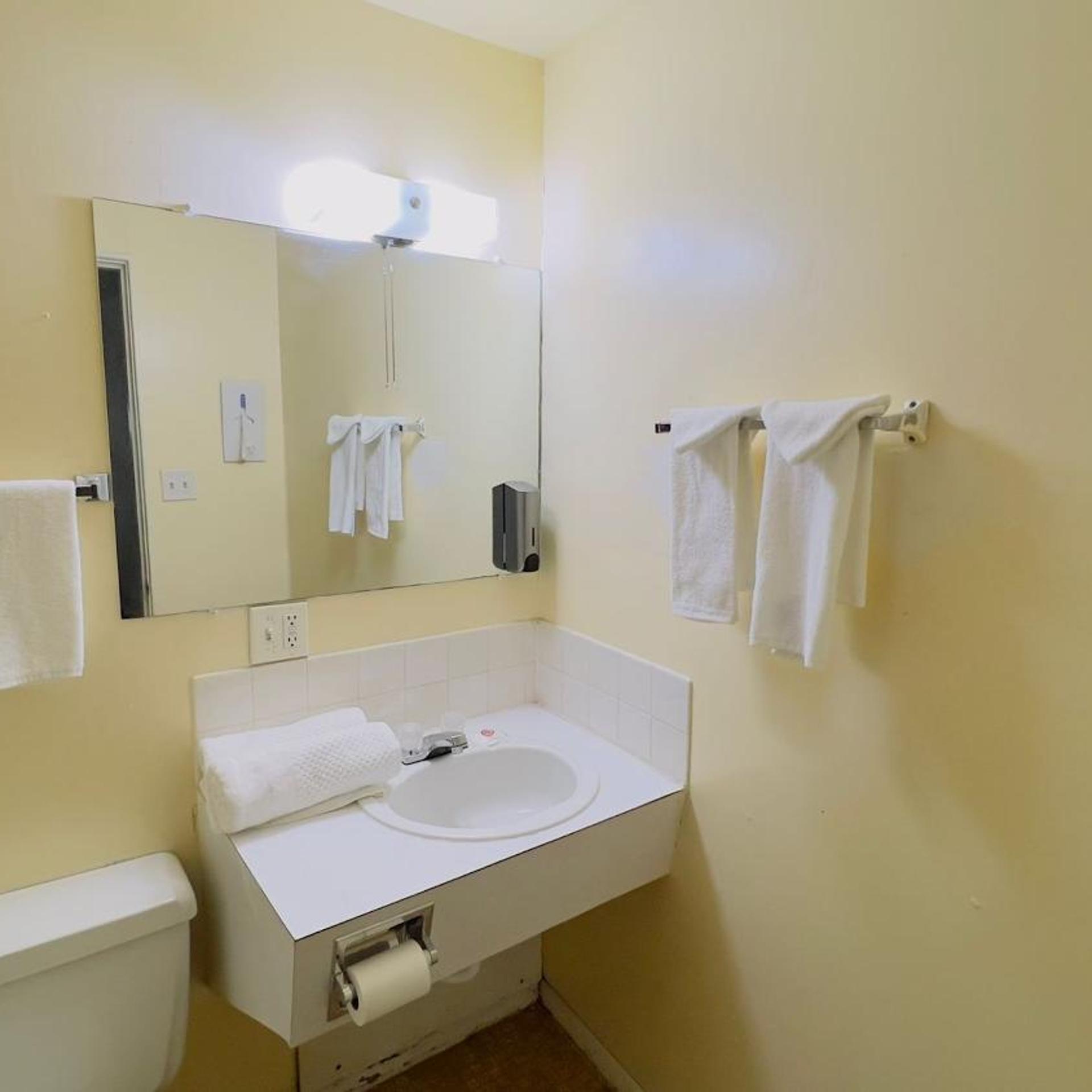 TRAVELERS LODGE EADS COLORADO 46/50
