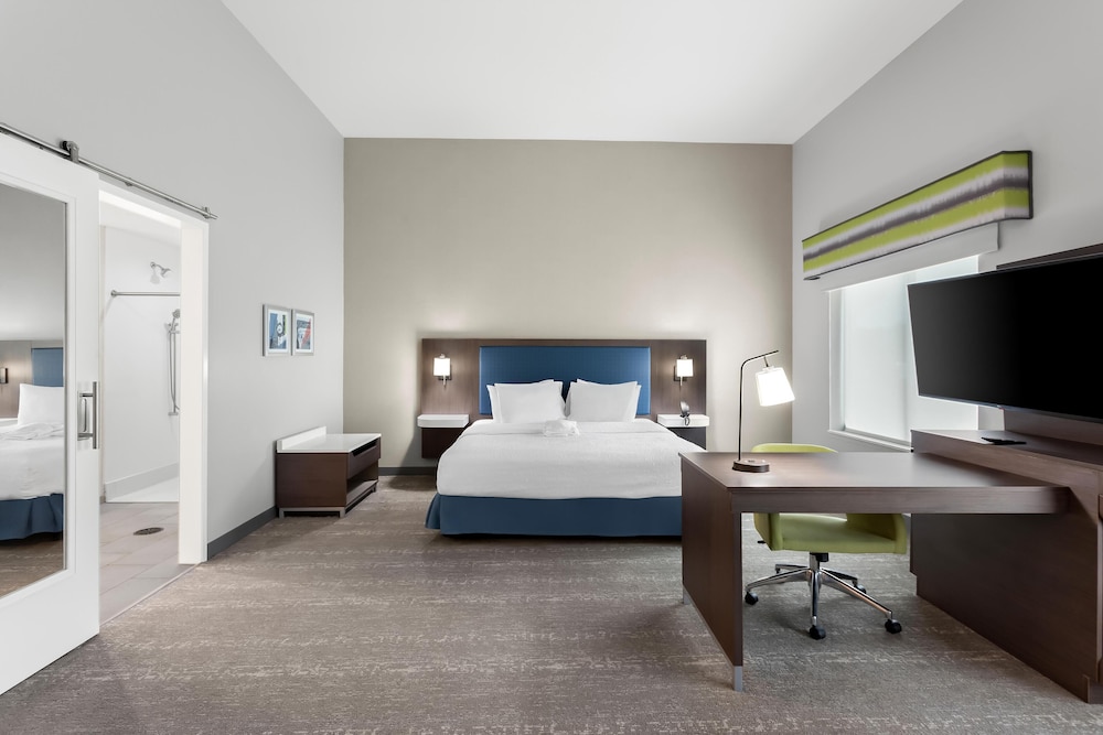 Studio, King Bed, Sofa, Accessible, Hampton Inn Huntley Chicago 2/8