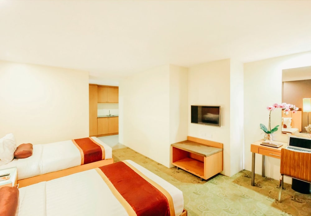 Greenhills Elan Hotel Modern 24/56