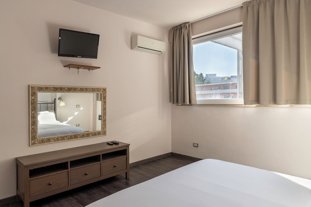 V Hotel 24/54