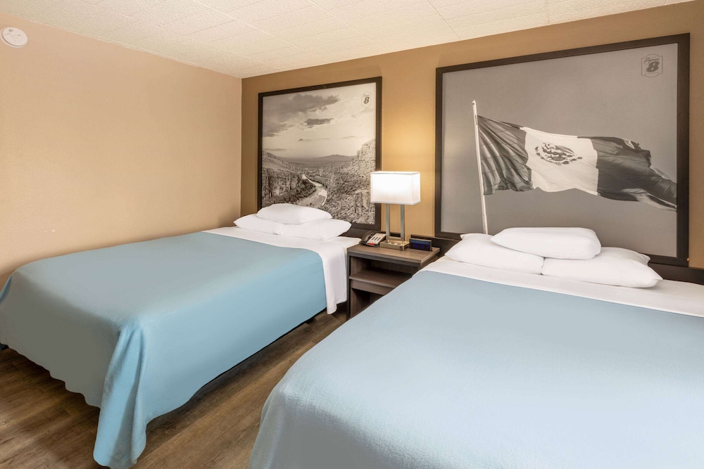 Super 8 by Wyndham Laredo 8/25