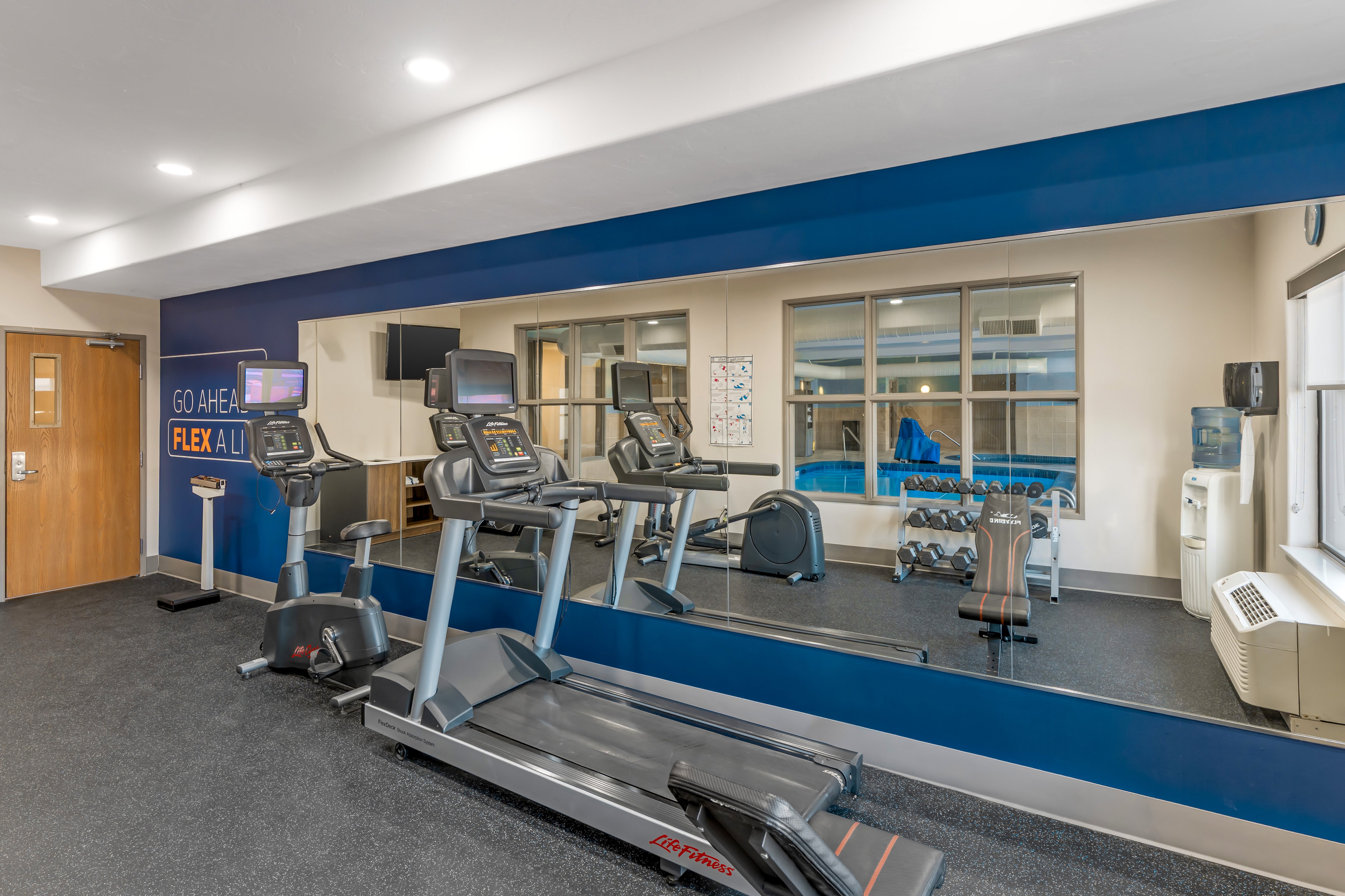 Holiday Inn Express Hotel Suites Douglas 43/75