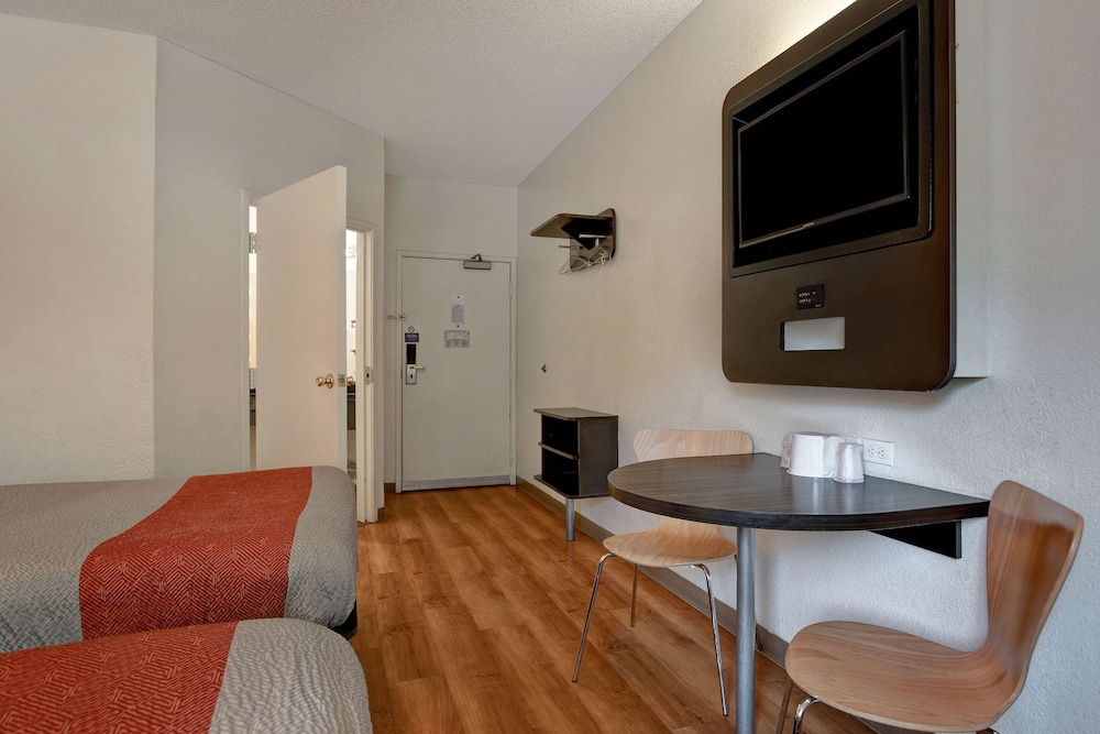 Motel6 Gilroy, CA 34/56