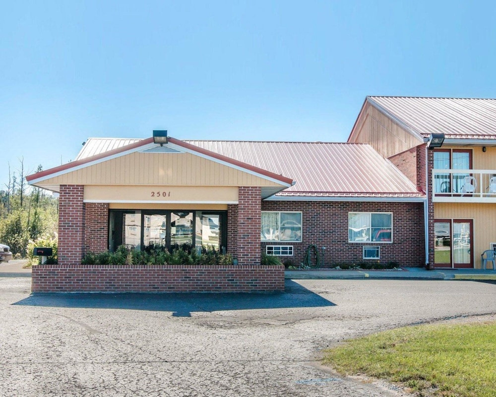 Econo Lodge Cadillac, MI 6/40