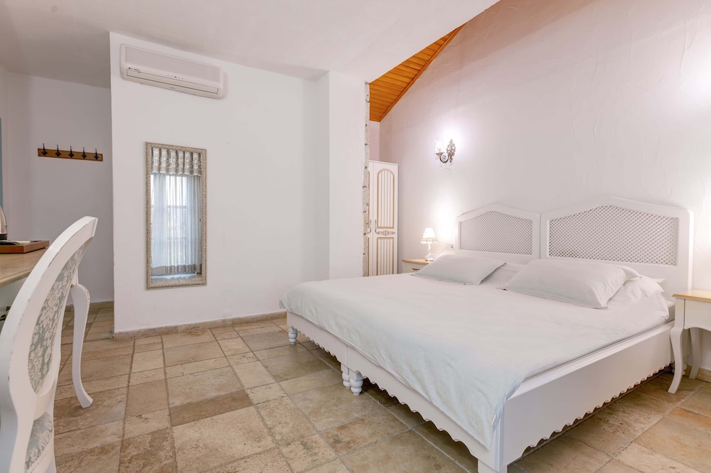 Villa Fora Hotel 11/48