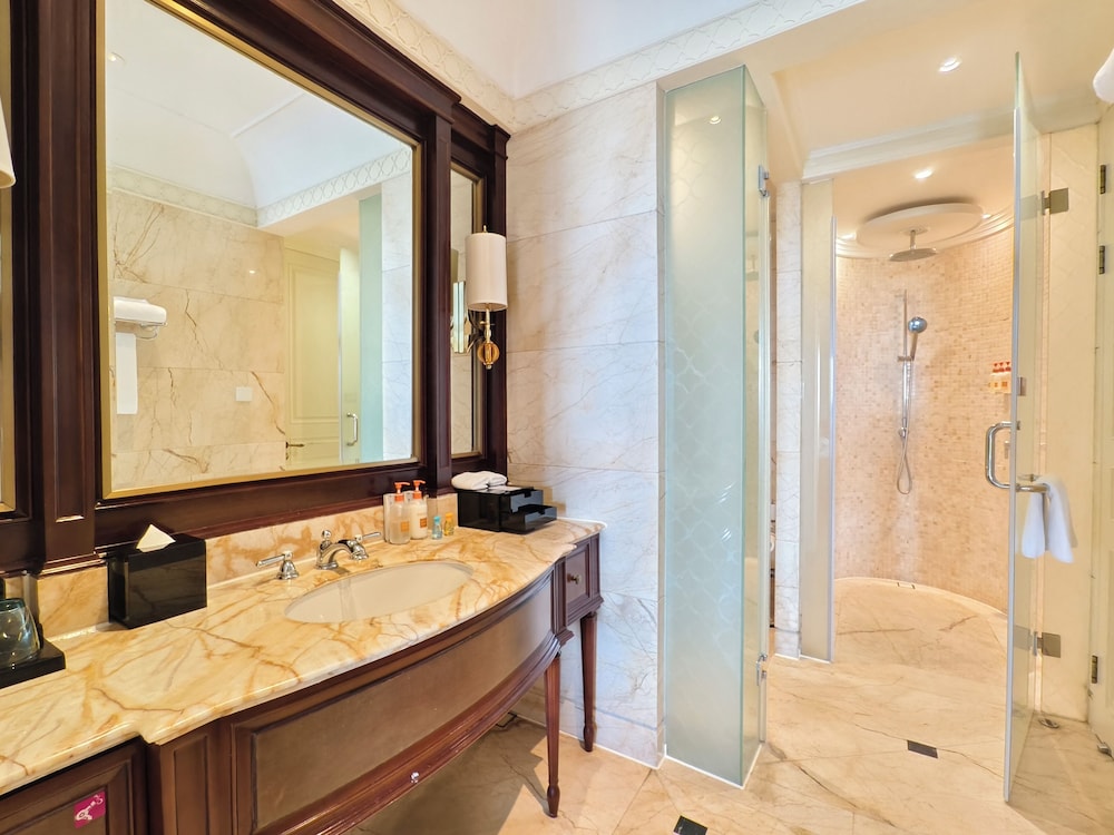 Plaza, Crowne, King Bed, Sea View، Crowne Plaza Resort Sanya Bay 5/7