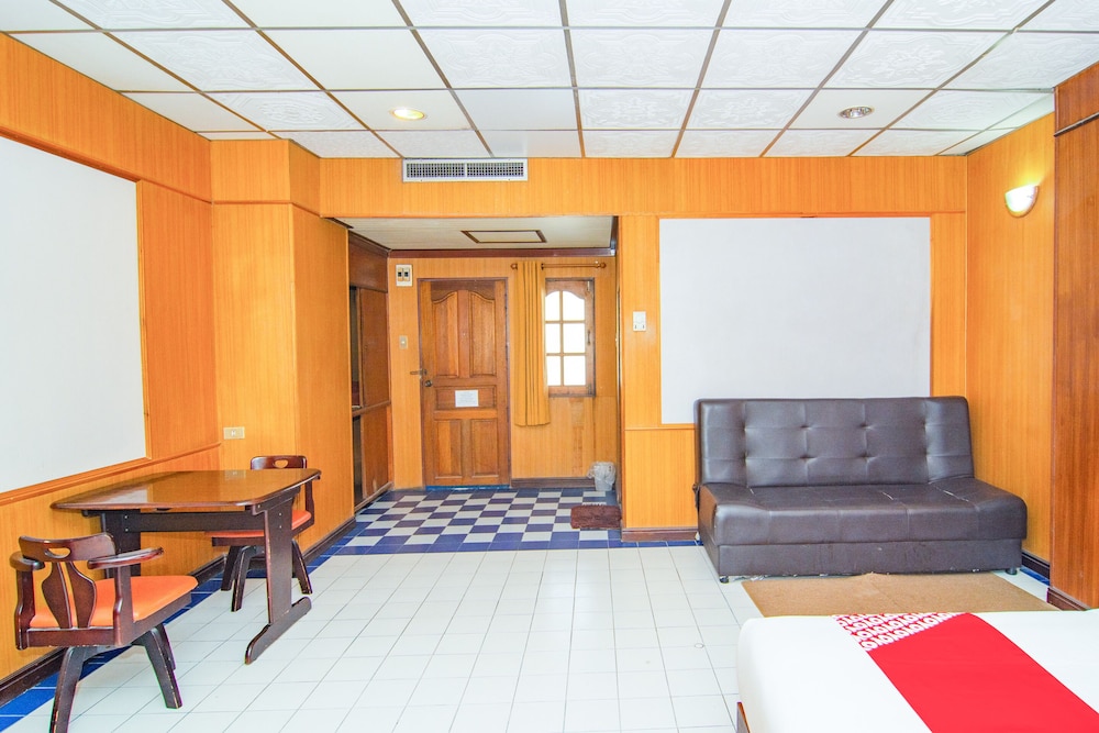 OYO 534 Phasuk Hotel 53/64