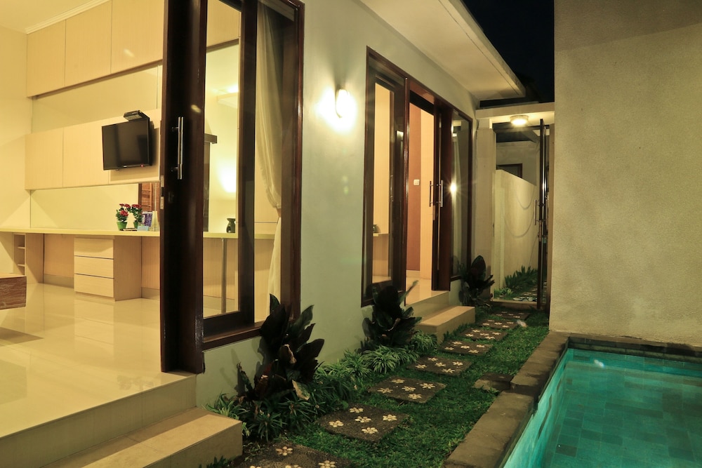 Karana Villa Bali 8/64