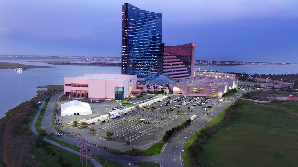Harrahs Resort Atlantic City - A Caesars Rewards Destination 66/70