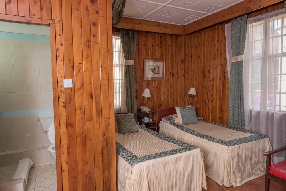 OAKWOOD HOTEL 51/53