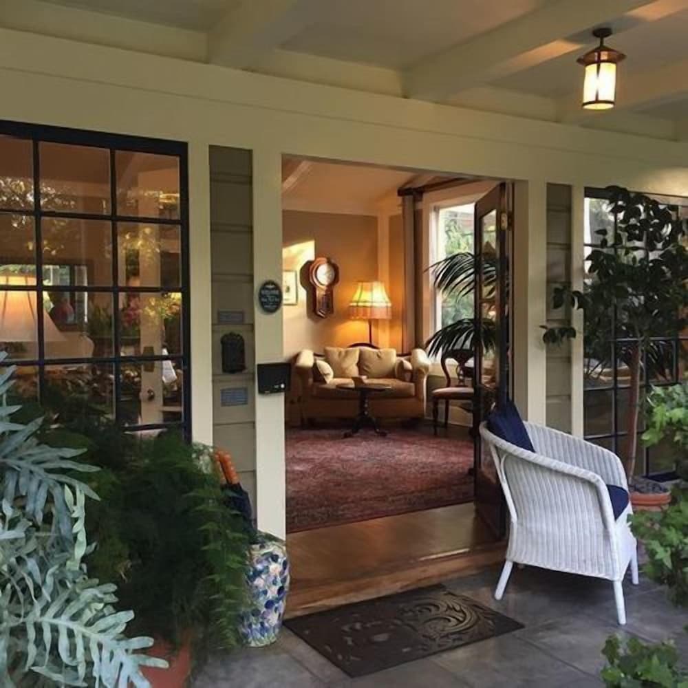 Simpson House Inn 7/50