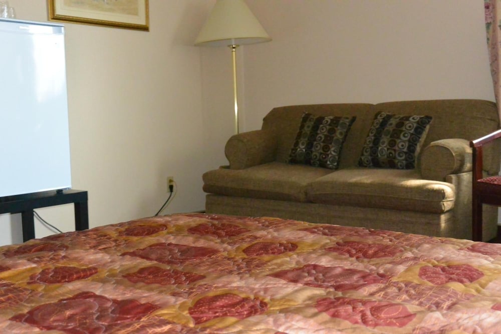 Mcintosh Country Inn & Conference Centre 48/69