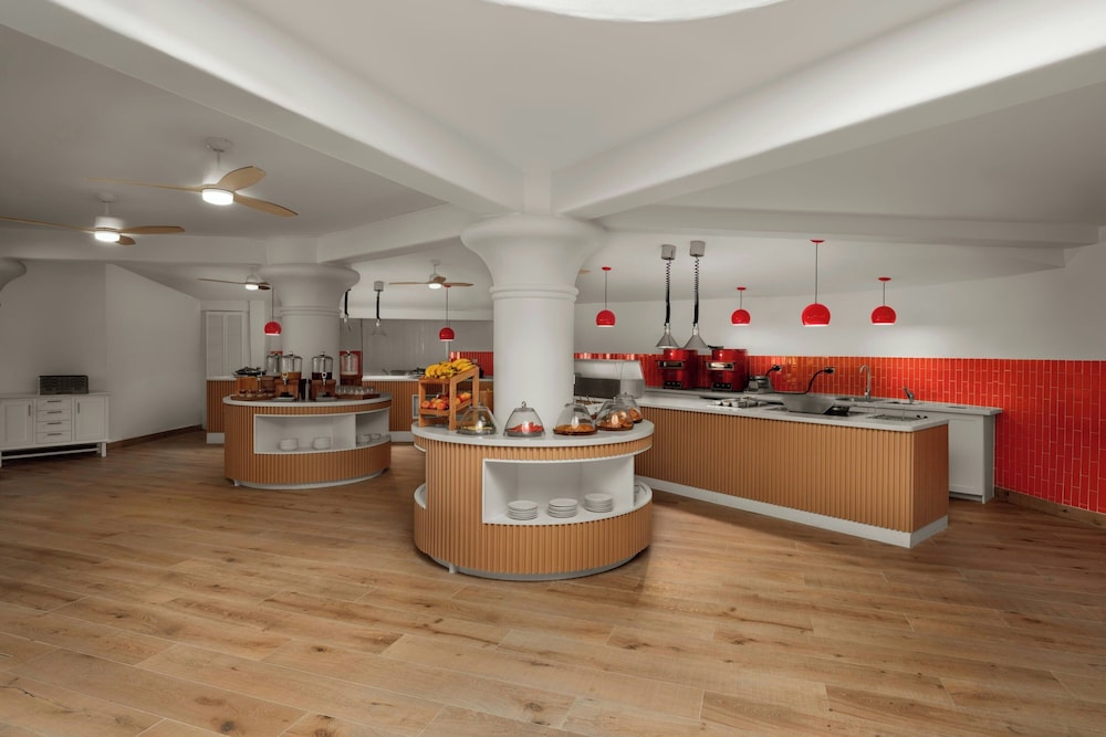 Crystal Cove by Elegant Hotels - All-Inclusive 8/50