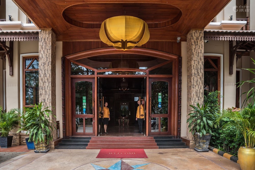 Pierre Hotel 4/64