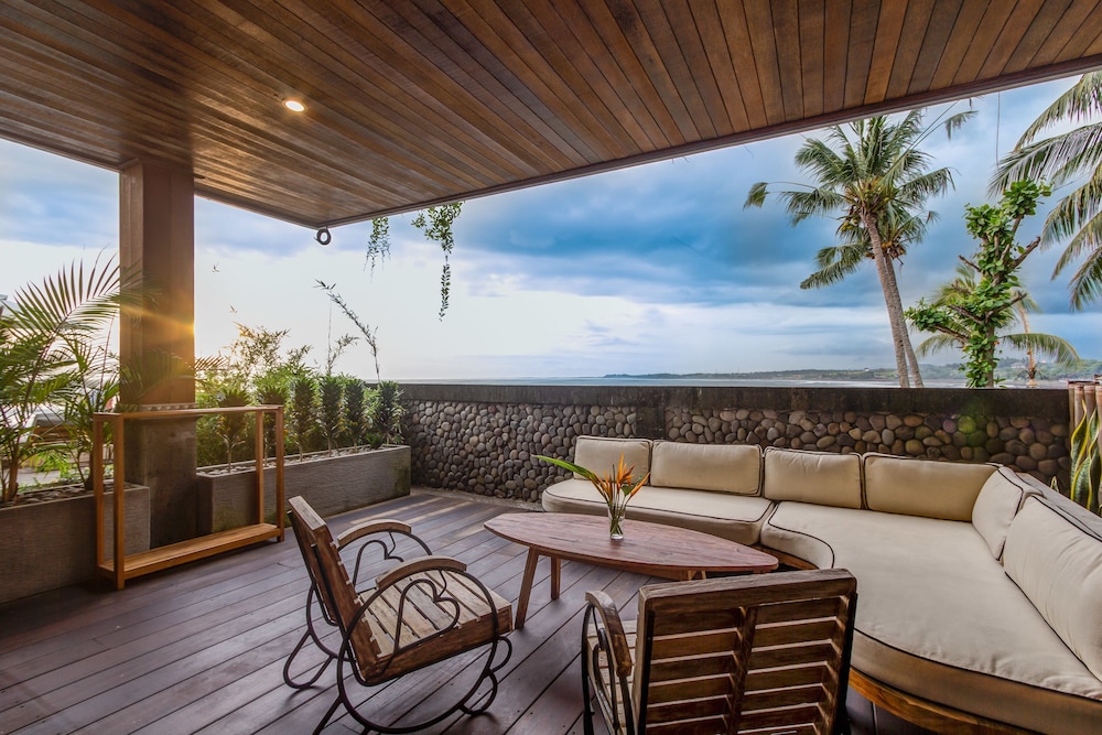 Bombora Medewi Wavelodge 45/66
