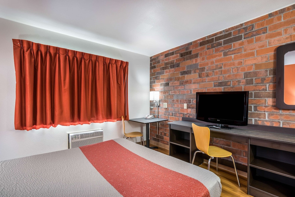 Motel6 Madison, WI - East 39/55