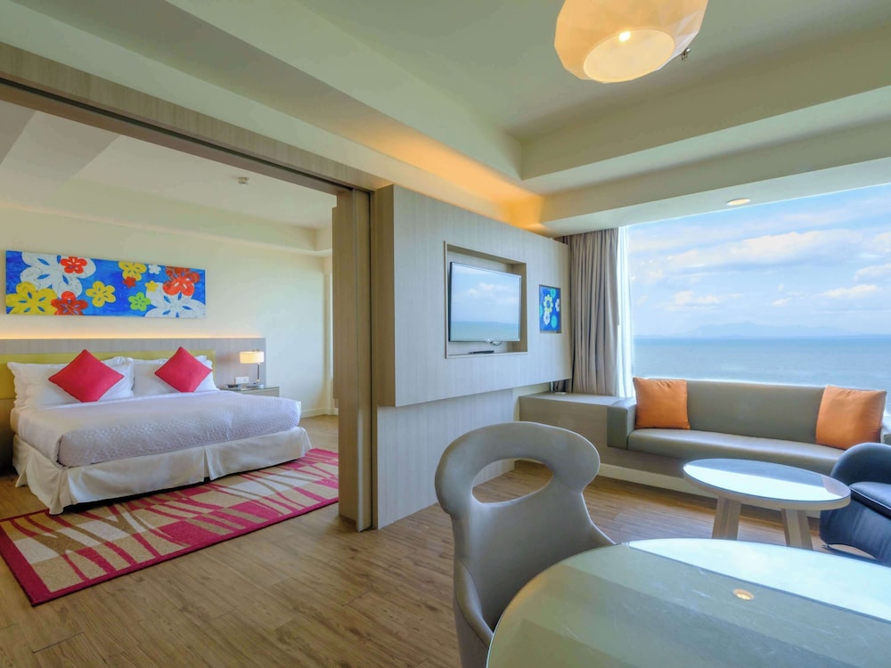 Mercure Penang Beach 24/63
