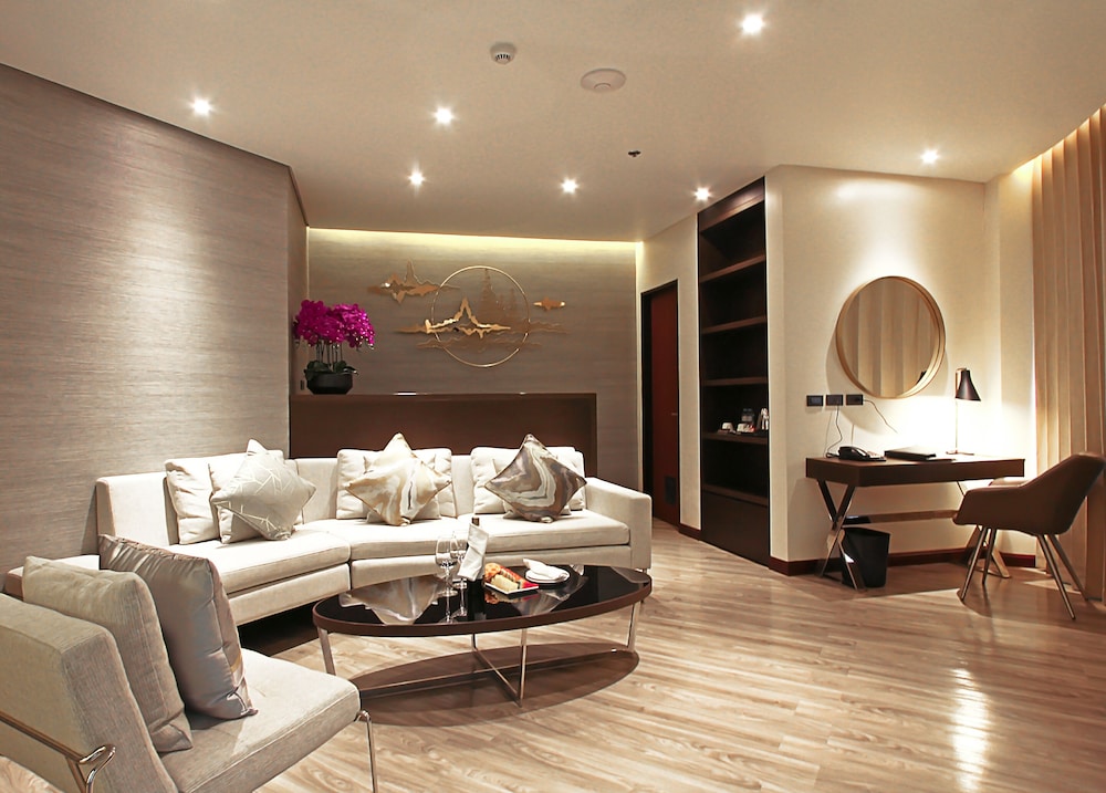 The Marison Hotel 41/48