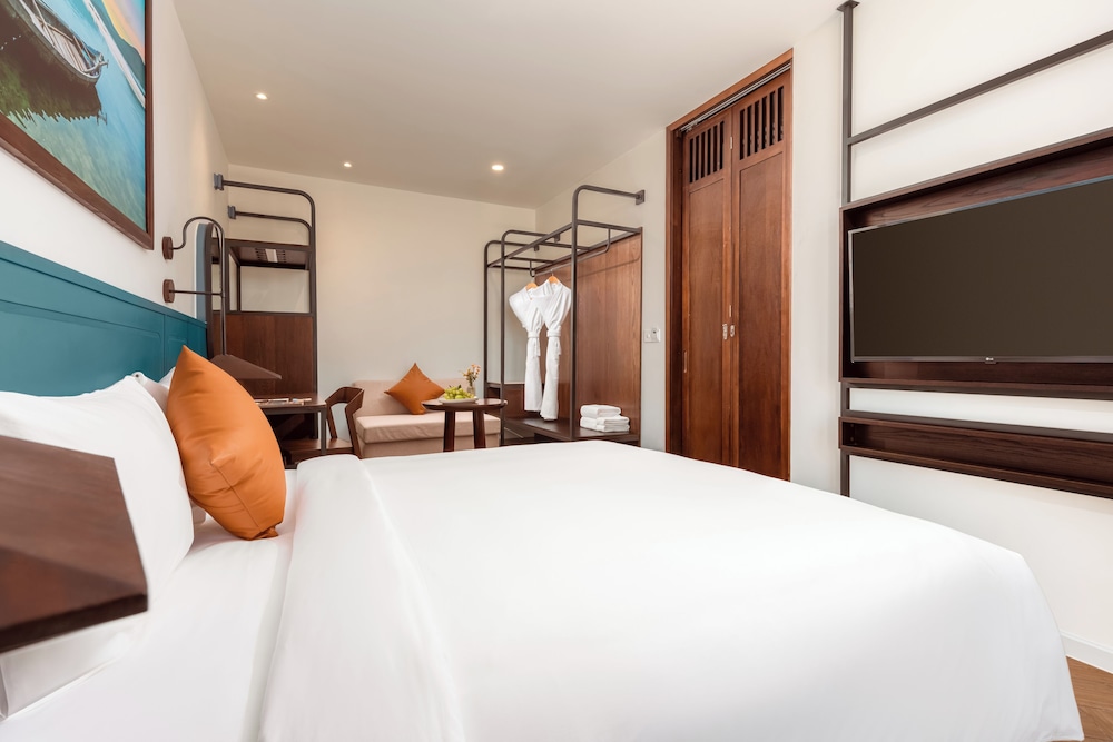 Room, King Bed, City View