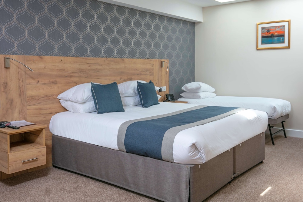 SUPERIOR, KING BED, KITCHENETTE, ACCESSIBLE