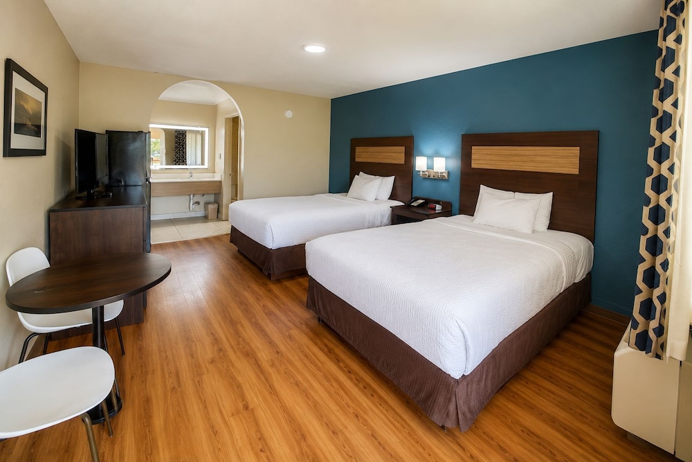 Stratford House Inn and Suites 18/51