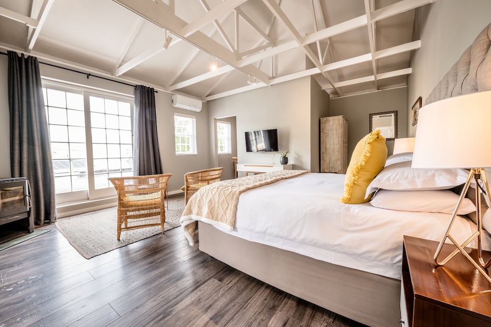 LUXURY, SUITE