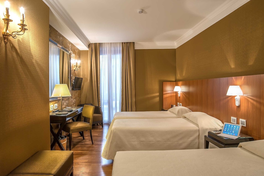 ROOM, TRIPLE