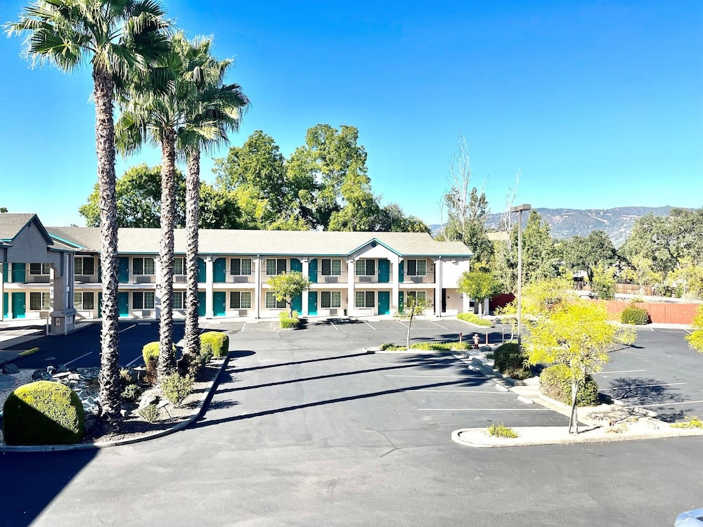 Cloverdale Wine Country Inn and Suites 42/47