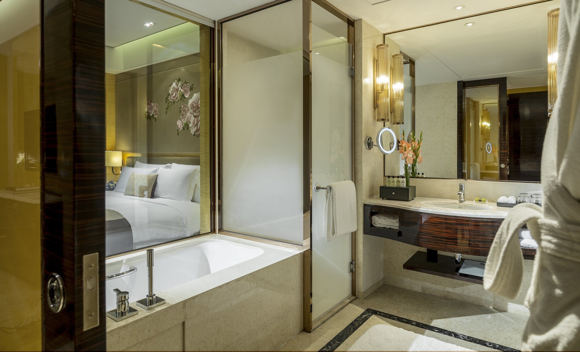 غرفة كلاسيكية بسريرين منفصلين مع دخول صالة النادي، INTERCONTINENTAL SHIJIAZHUANG 6/6